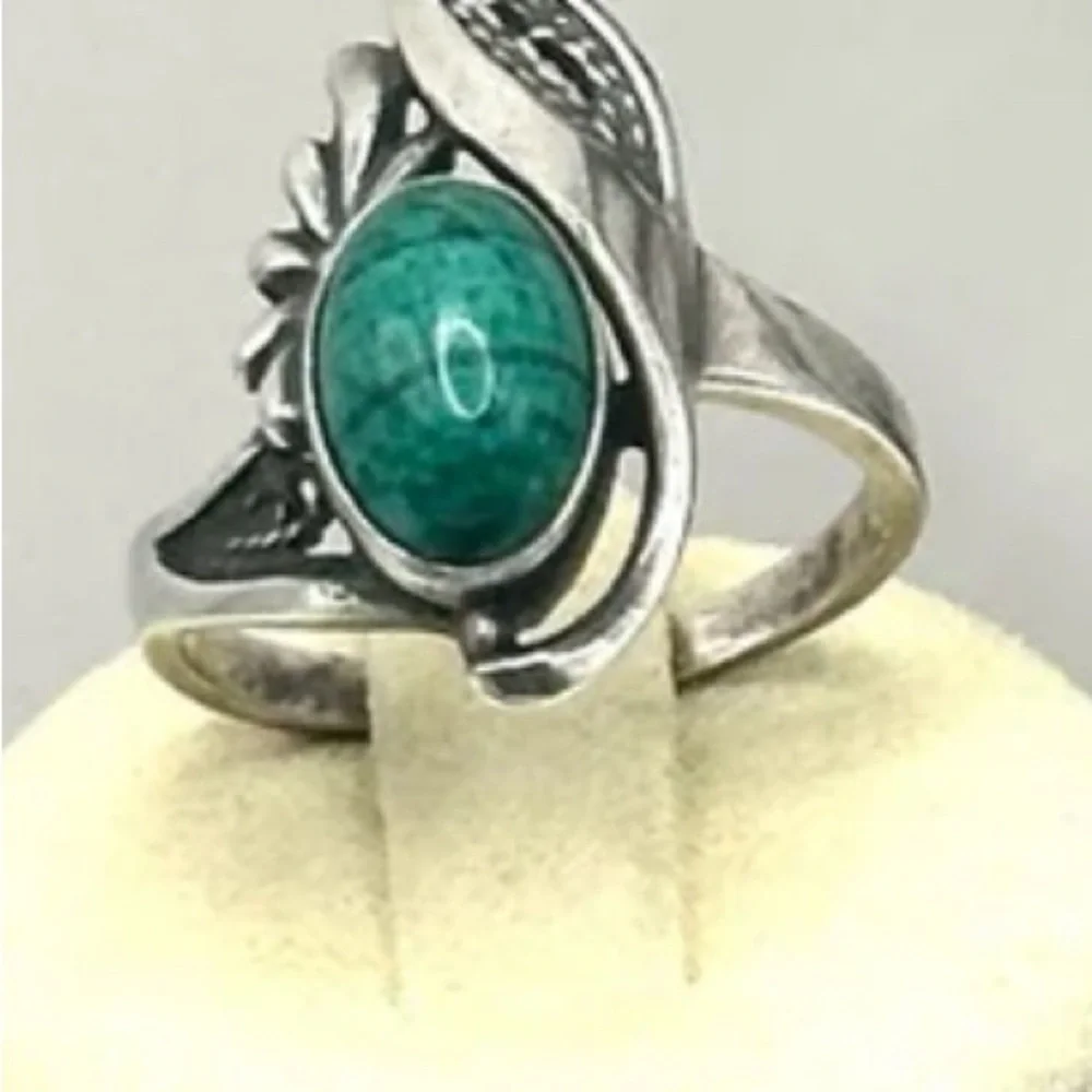 Vintage 875 Silver Malachite Ring USSR Size 7 there’r earrings  listing here
